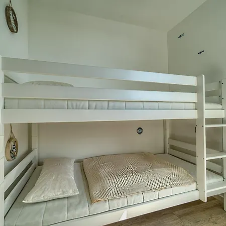 - Haus F, App 0f1206