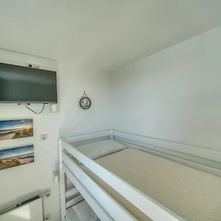 - Haus F, App 0f1206