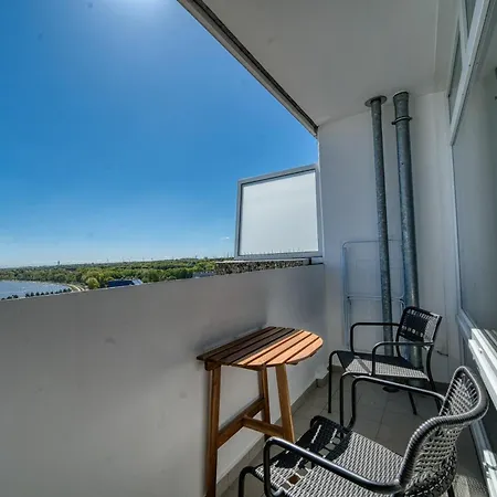 - Haus F, App 0f1206 公寓 海利根港